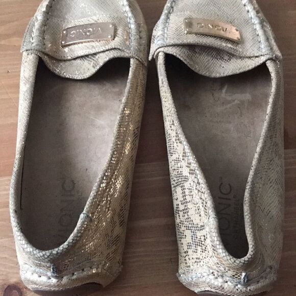 Vionic gold leather flats - Picture 9 of 9